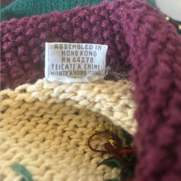 Vintage Floral Embroidered Christmas Sweater Size S - Picture 15 of 16